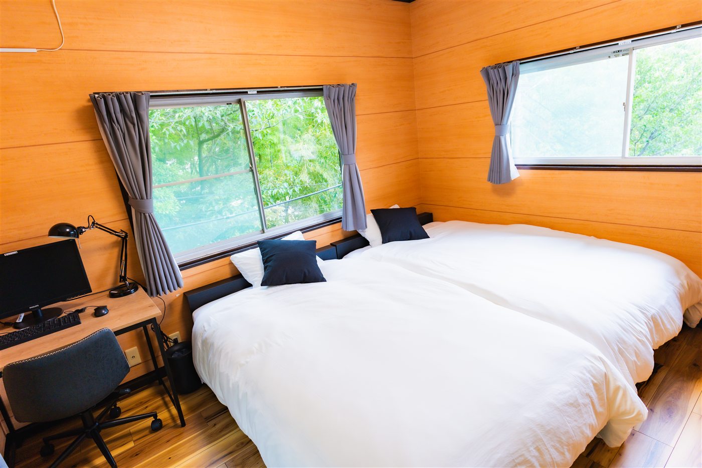 Twin bedroom